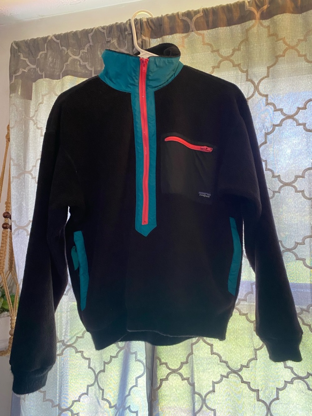 Vtg 80s PatagoniaBlack Fleece Pullover with Teal Trim and Coral Zipper